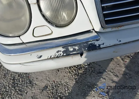 1997 Mercedes-Benz E 320 z USA, uszkodzony, nr VIN WDBJF55F4VJ025240